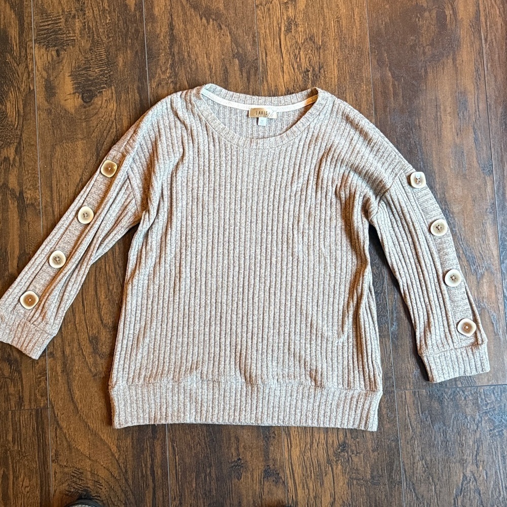 Lavish made in Vietnam top size M (K16)